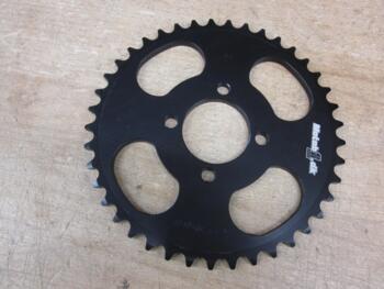 Bagtandhjul ny model 77-79, udført i Aluminium Sorteloxeret