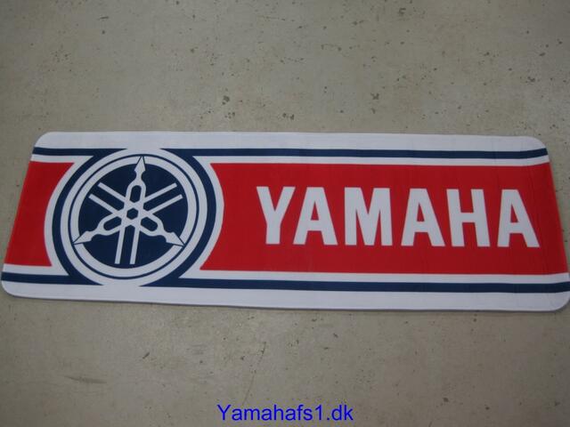 Yamaha måtte i hvid/blå/rød. Nr. 2