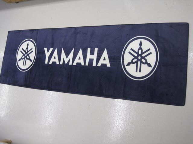 Yamaha måtte i mørkeblå. Nr. 3