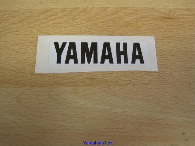 Hvidt/sort Yamaha mærke for originalt anderøvssæde