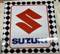 Støttebensplade med Suzuki logo, for dobbel støtteben